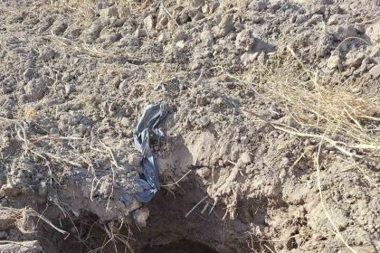 civrilde-tarlada-olusan-obruk-korkuttu