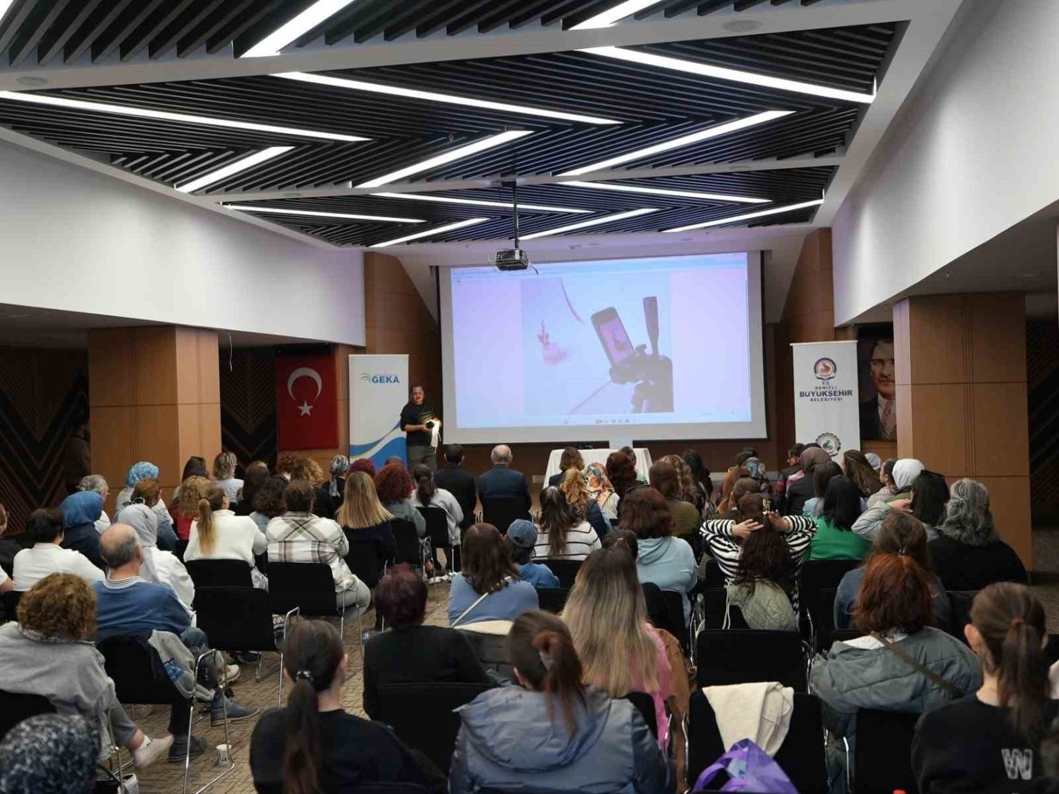 denizlili-ureten-kadinlar-e-ticaret-yolculuguna-devam-ediyor