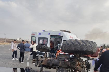 diyarbakirda-otomobil-ile-traktor-carpisti-1-yarali