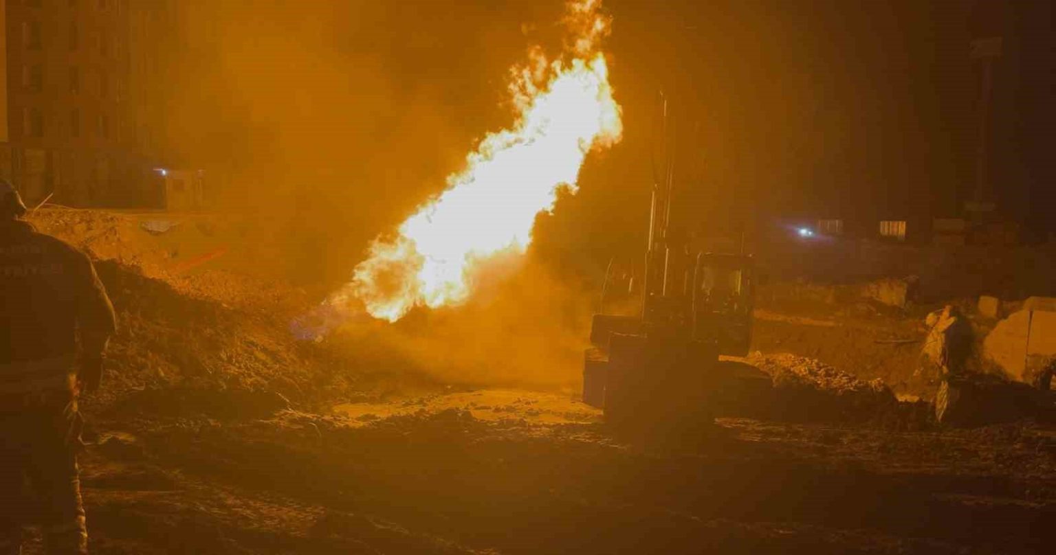 dogal-gaz-patlamasiyla-cikan-yanginda-2-isci-yaralandi