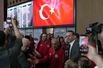 dunya-sampiyonu-taekwondo-milli-takimi-turkiyeye-dondu