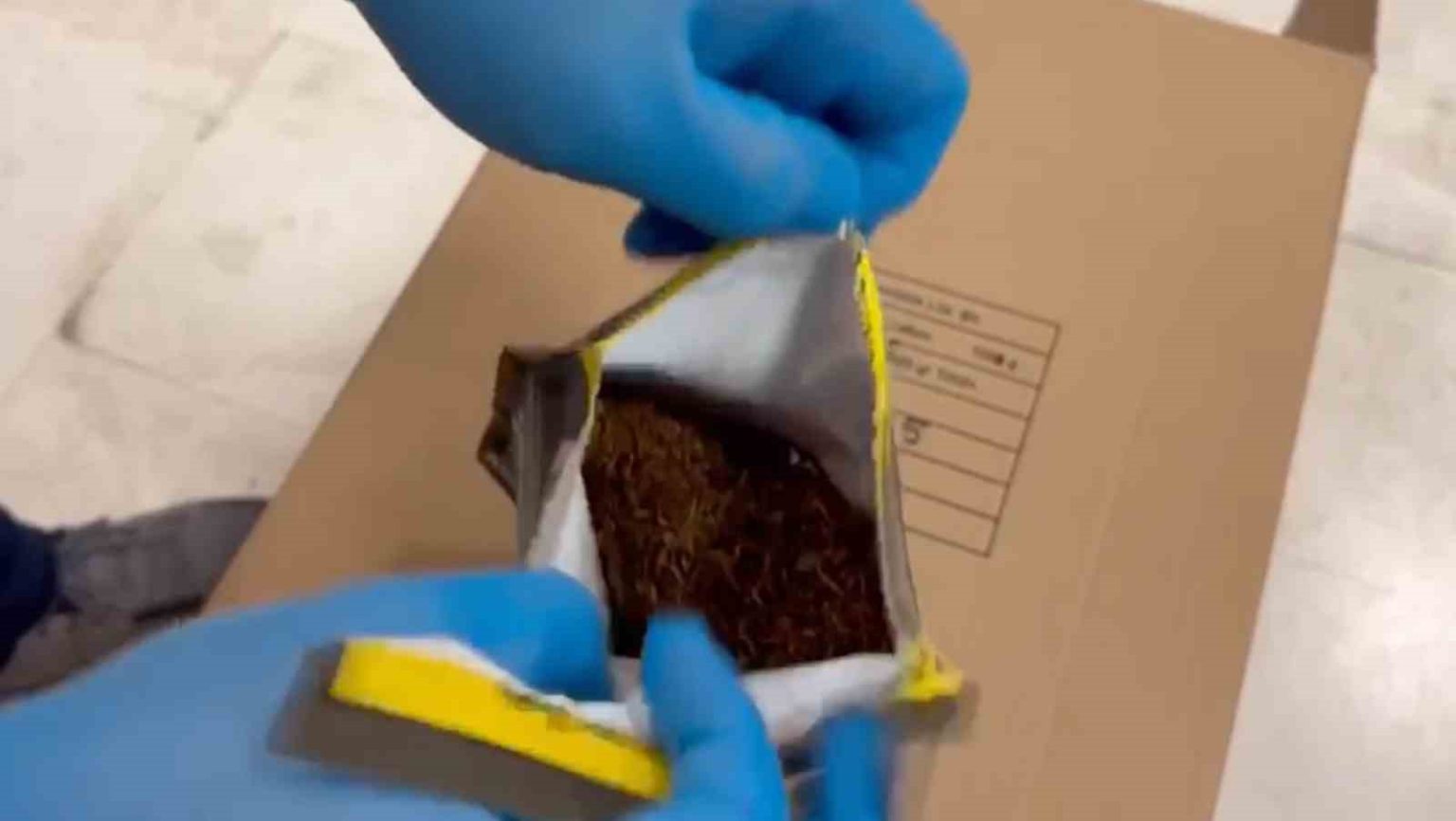 durdurulan-tirda-piyasa-degeri-7-milyon-tl-olan-sahte-tutun-urunleri-ele-gecirildi