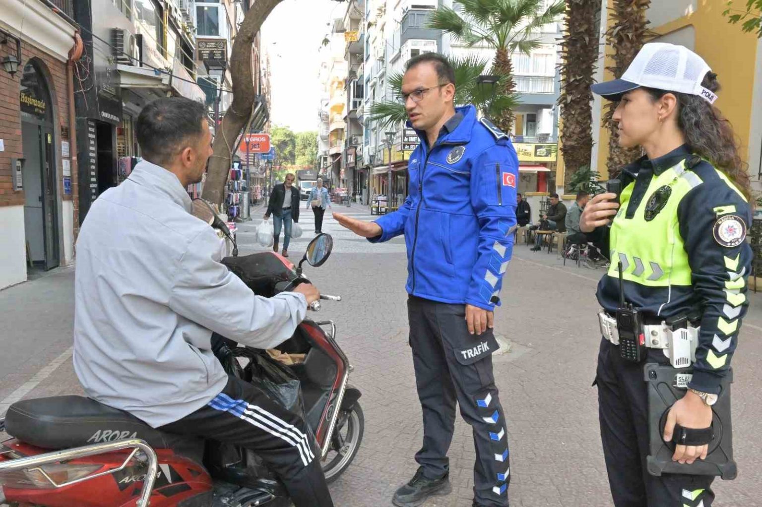 emniyet-ve-zabitadan-ortak-yaya-yolu-denetimi