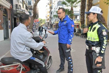 emniyet-ve-zabitadan-ortak-yaya-yolu-denetimi