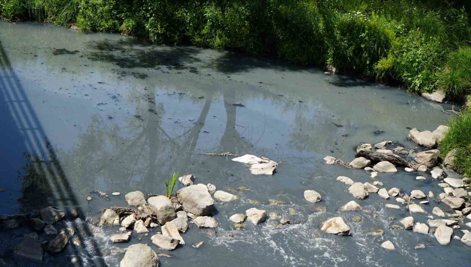 geredede-fabrikalarin-zehrini-kustugu-derenin-yeniden-davasi-gorulecek