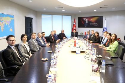 gorevden-donen-ticaret-musavirleri-sanayicilerle-tecrubelerini-paylasti