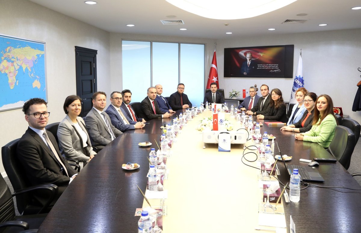 gorevden-donen-ticaret-musavirleri-sanayicilerle-tecrubelerini-paylasti