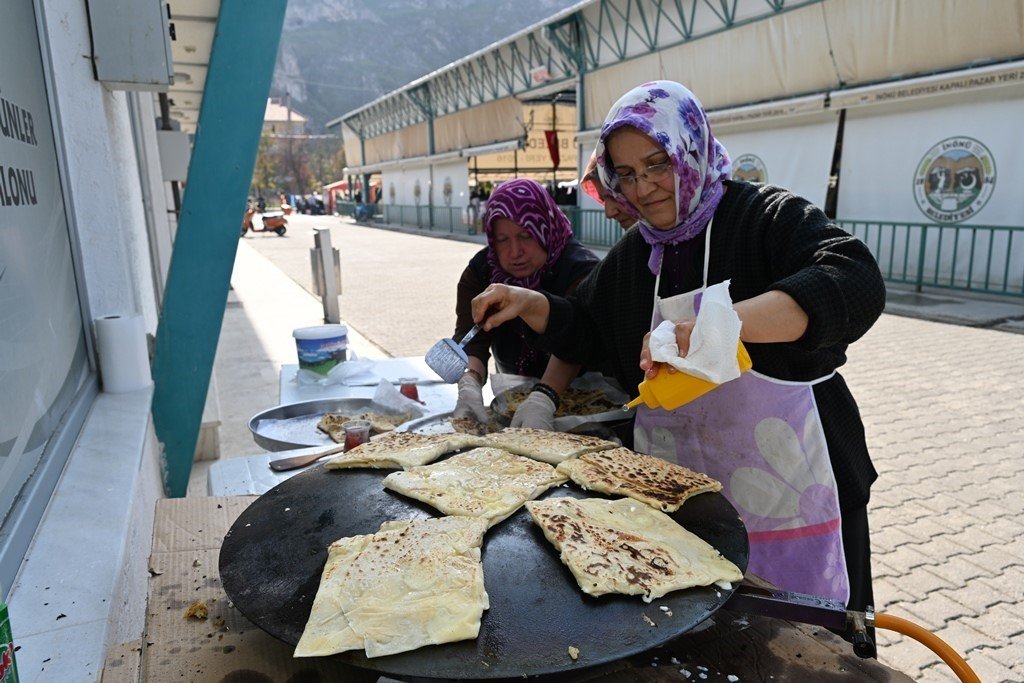 inonulu-kadinlardan-gozleme-ikrami