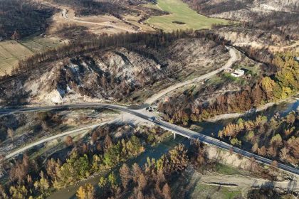 karabukte-yanan-agaclarla-sonbahar-renkleri-ayni-kadrajda-goruntulendi