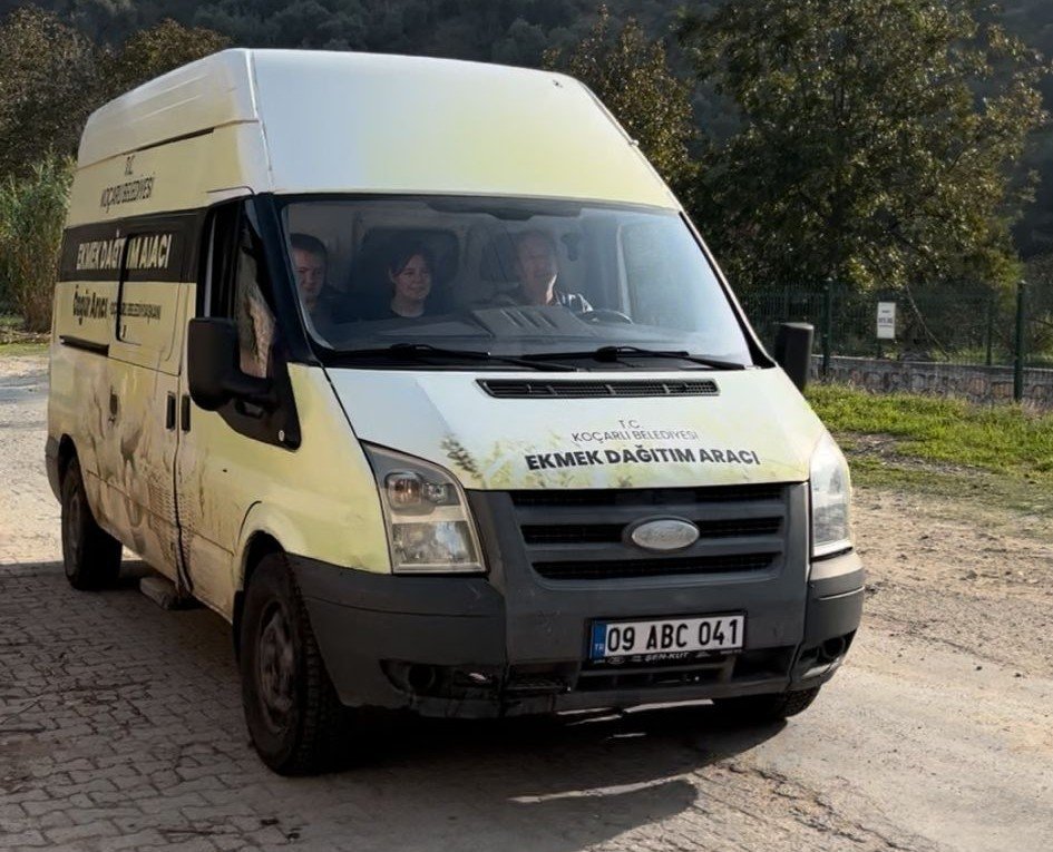 kocarlida-mobil-halk-ekmek-araci-begeni-topluyor