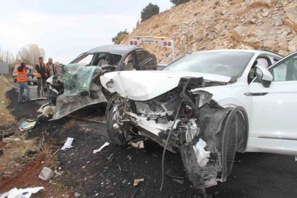 konyada-otomobiller-carpisti-1-olu-3-yarali