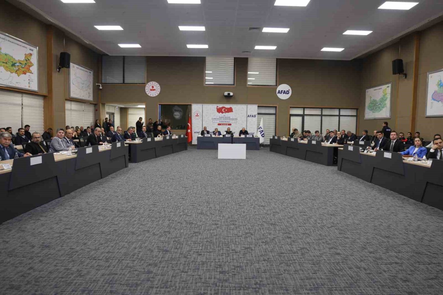 kuzey-anadolu-ve-dogu-anadolu-fay-zonu-arasinda-yer-alan-elazigda-il-afet-risk-azaltma-plani-ele-alindi