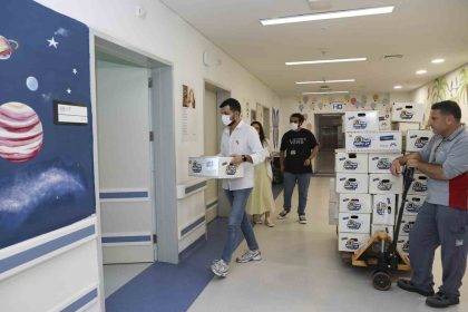 mersinde-losemili-cocuklara-moral-veren-hediye-kutulari-dagitildi