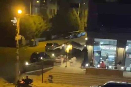 motosikletlilerin-tek-tekerle-tehlikeli-yolculuklari-kamerada