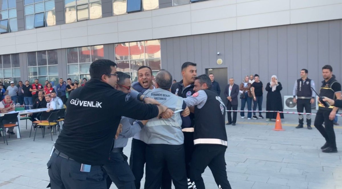 osmaniye-egitim-ve-arastirma-hastanesinde-afet-tatbikati-gerceklestirildi