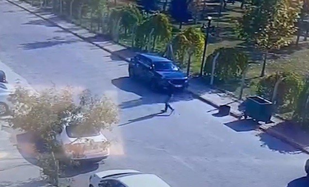 para-calan-sahis-yuzunu-saklamak-yerine-kameraya-el-salladi