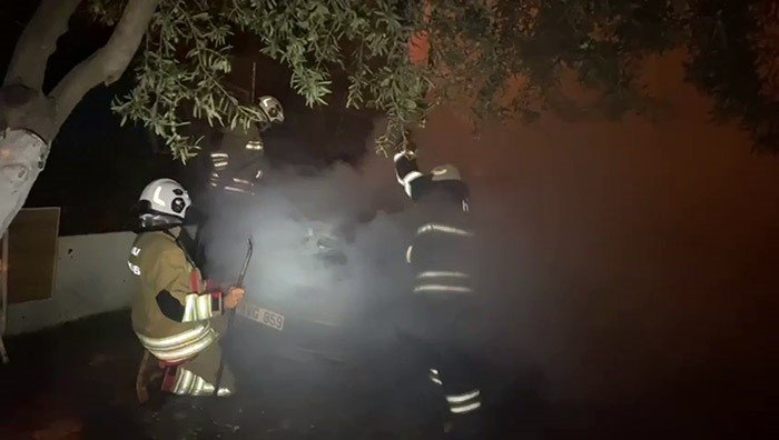 park-halindeki-otomobil-alevlere-teslim-oldu