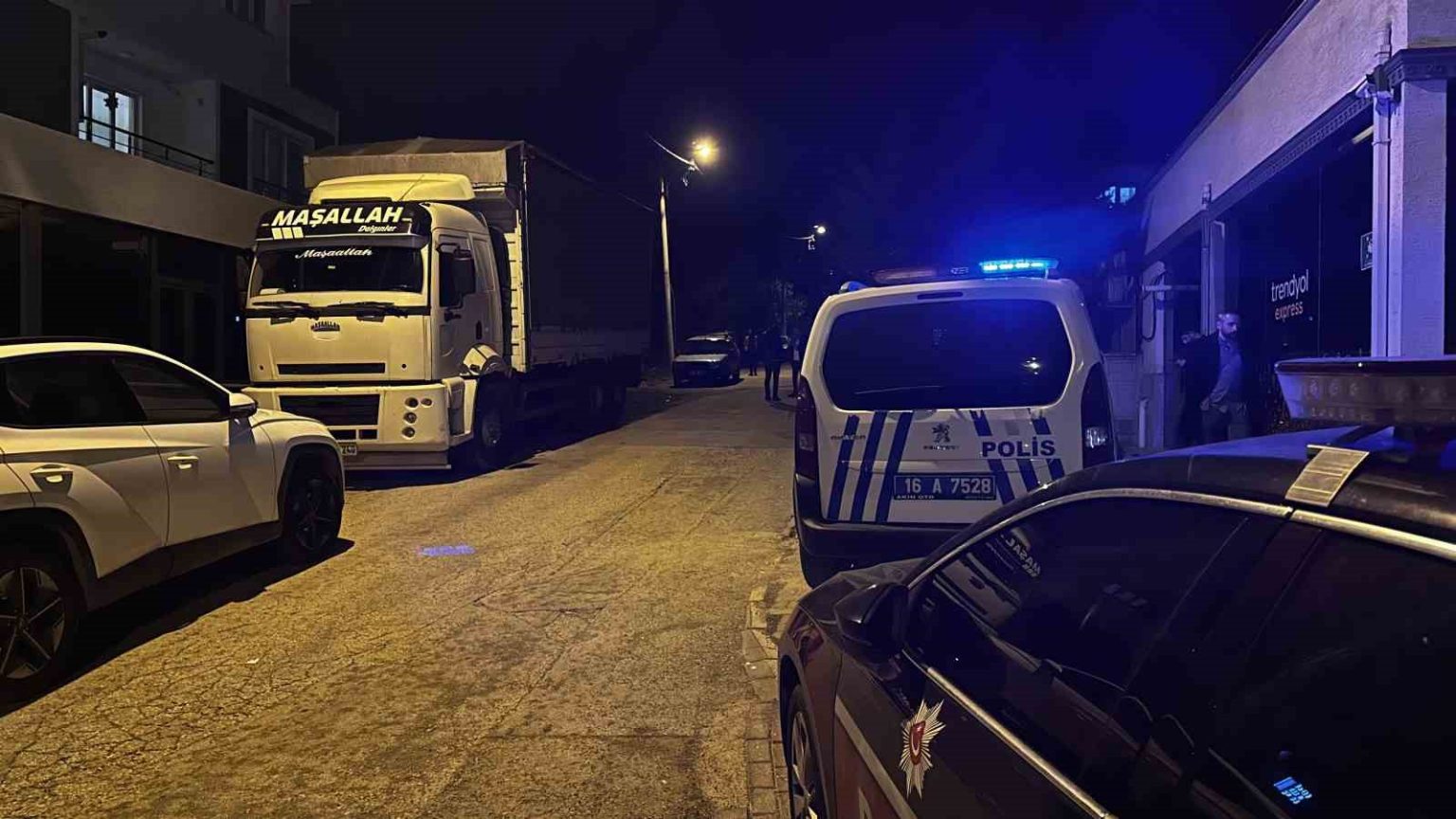 park-yeri-yuzunden-tartistigi-komsusunu-silahla-vurarak-agir-yaraladi