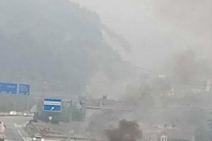 seyir-halindeki-otomobil-alev-aldi