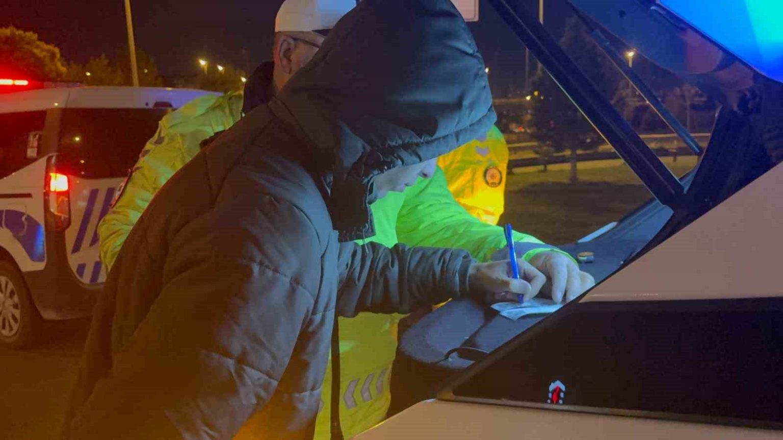 seyir-halindeyken-uyuyan-surucu-kaza-sonrasi-da-uyumaya-devam-etti