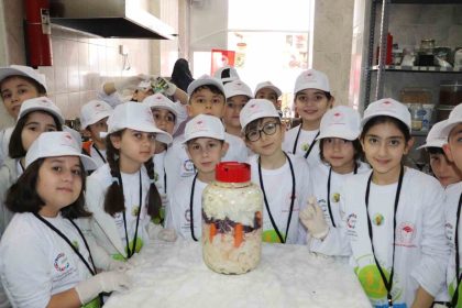 sivasta-minikler-tursu-kurup-tarhana-paketledi