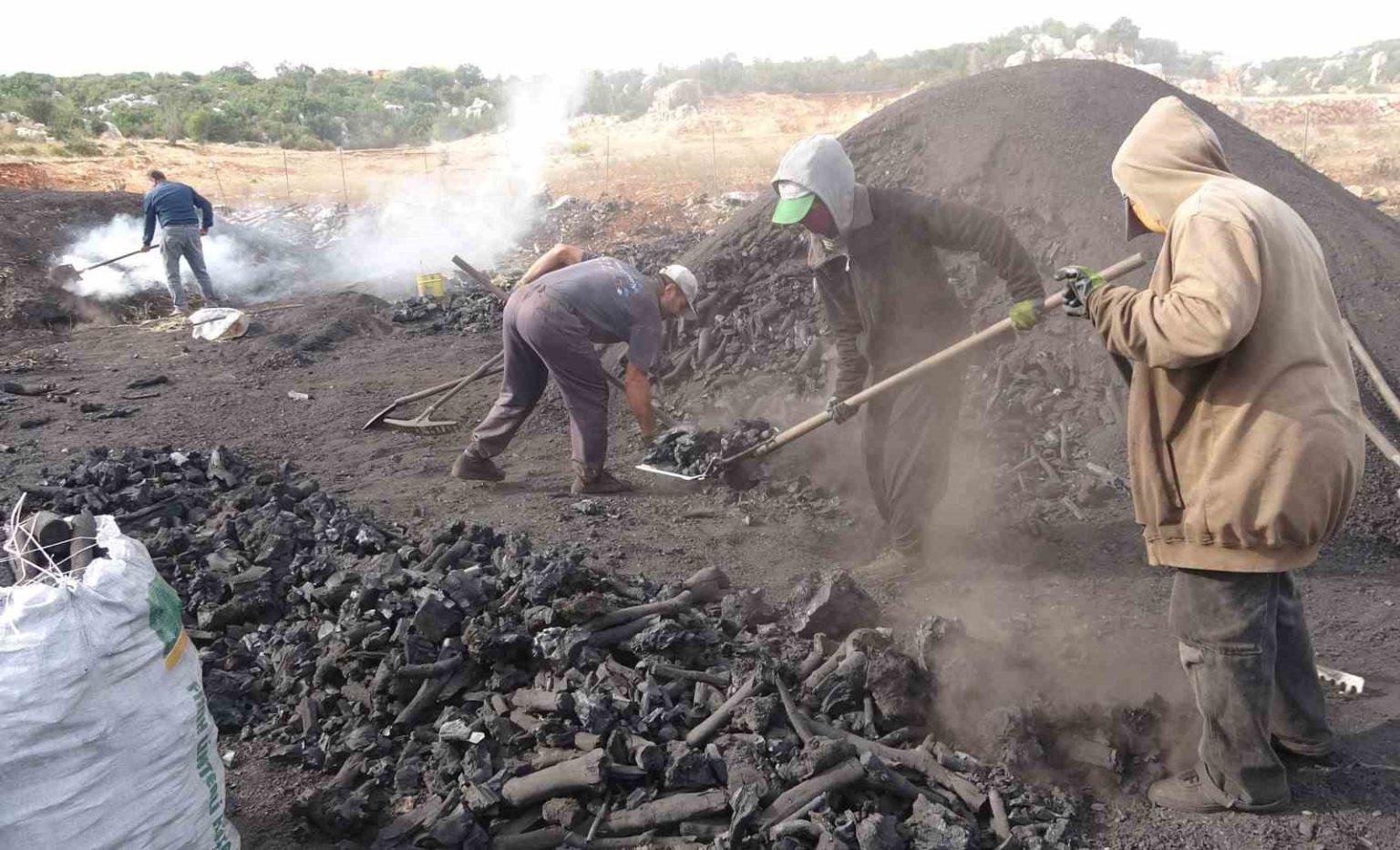 toroslarin-eteginde-zorlu-komur-mesaisi