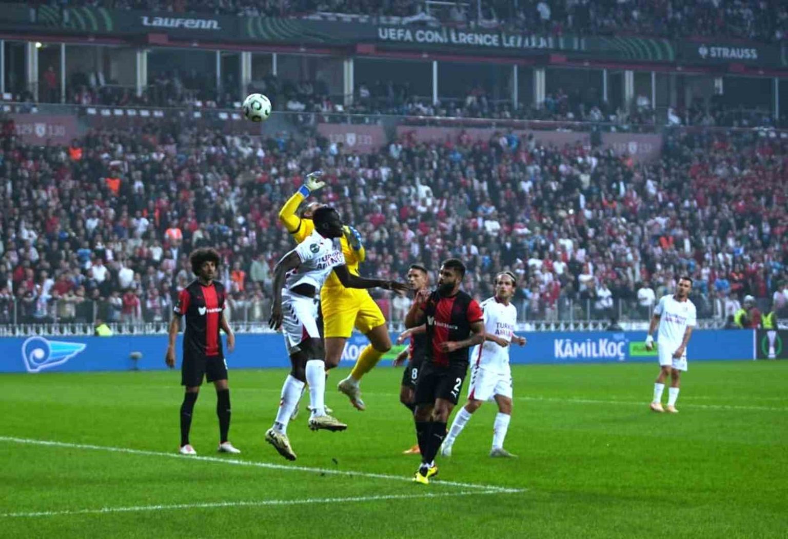 uefa-konferans-ligi-samsunspor-0-hamrun-0-mac-devam-ediyor