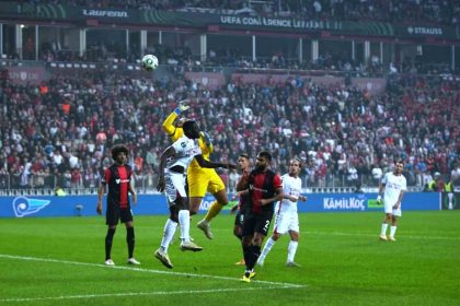 uefa-konferans-ligi-samsunspor-0-hamrun-0-mac-devam-ediyor