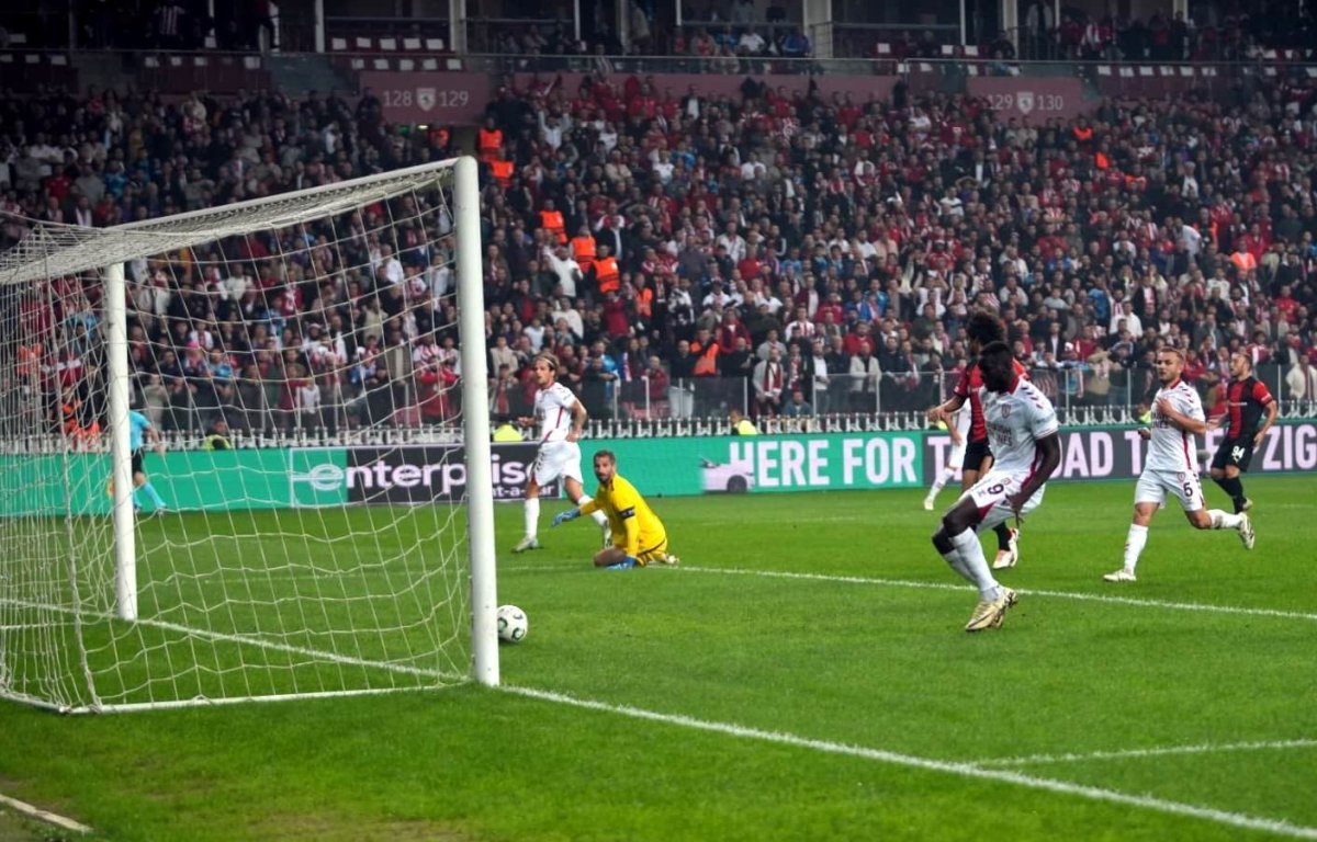 uefa-konferans-ligi-samsunspor-1-hamrun-0-ilk-yari