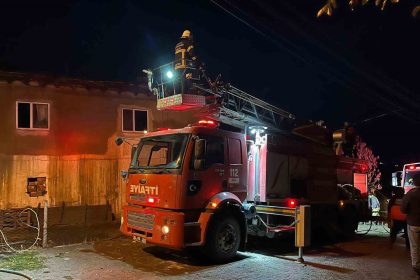 usakta-2-katli-evin-catisi-yandi