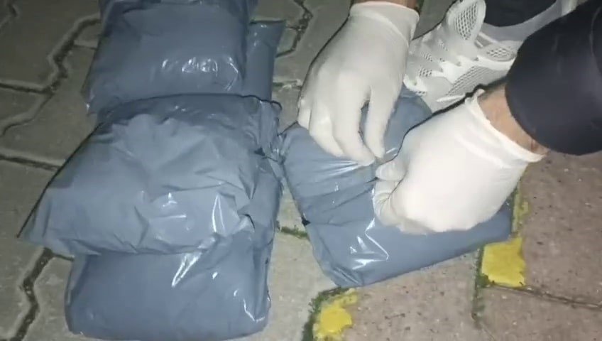 uyusturucu-sevkiyatinda-yakalanan-emekli-polis-tutuklandi