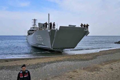 yeni-tip-cikarma-gemisi-c-159-yalova-kiyisinda-test-edildi