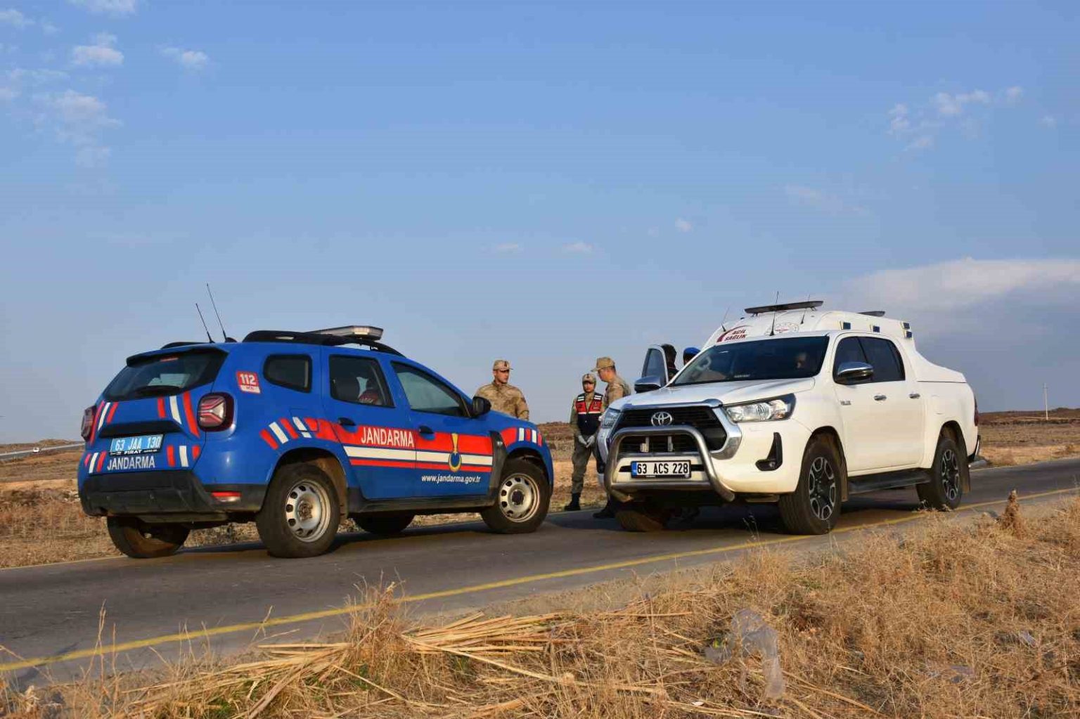 yol-kenarinda-silahla-vurulmus-erkek-cesedi-bulundu