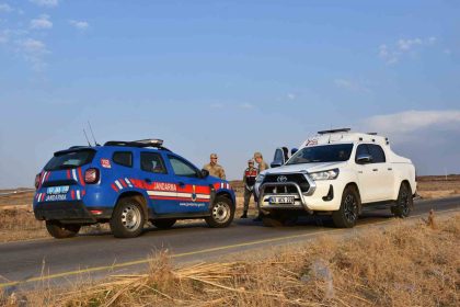 yol-kenarinda-silahla-vurulmus-erkek-cesedi-bulundu