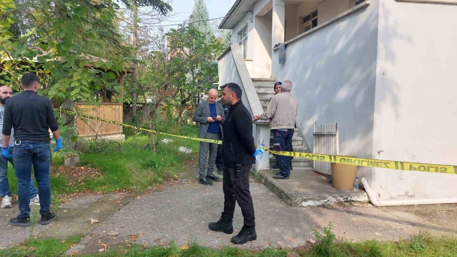 ziyarete-gelen-enistesi-evde-cansiz-bedenini-buldu