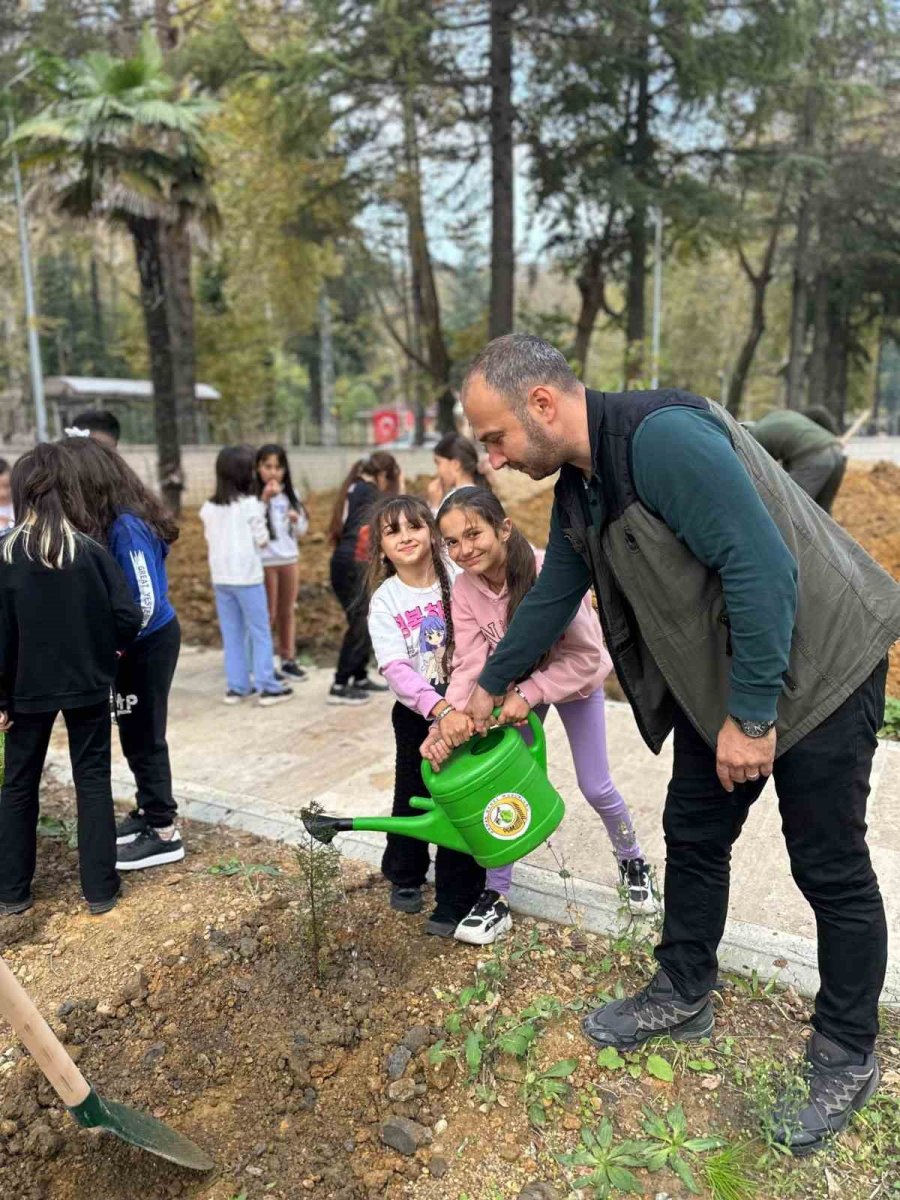 zonguldakta-ilkokul-ogrencileri-fidan-dikti