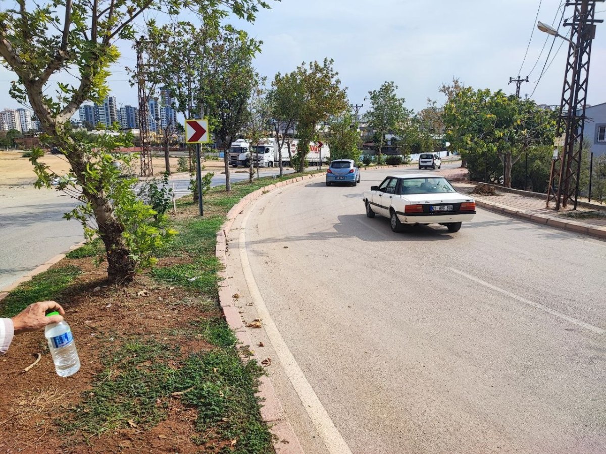 adanada-keskin-viraj-tehlikesi-esnaf-kamera-taktirdi-kazalari-kaydetti