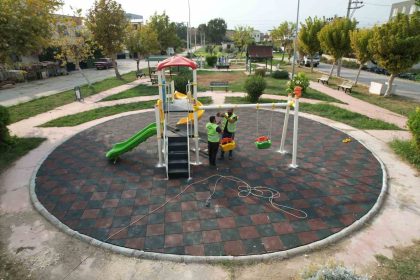 akdenizin-parklarinda-yenileme-calismalari-devam-ediyor