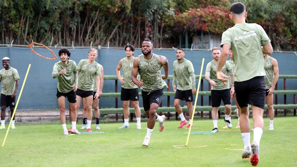 alanyaspor-trabzonspor-maci-hazirliklarini-tamamladi