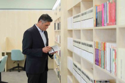 aliaga-kent-kitapligi-yeni-eserlerle-buyumeye-devam-ediyor