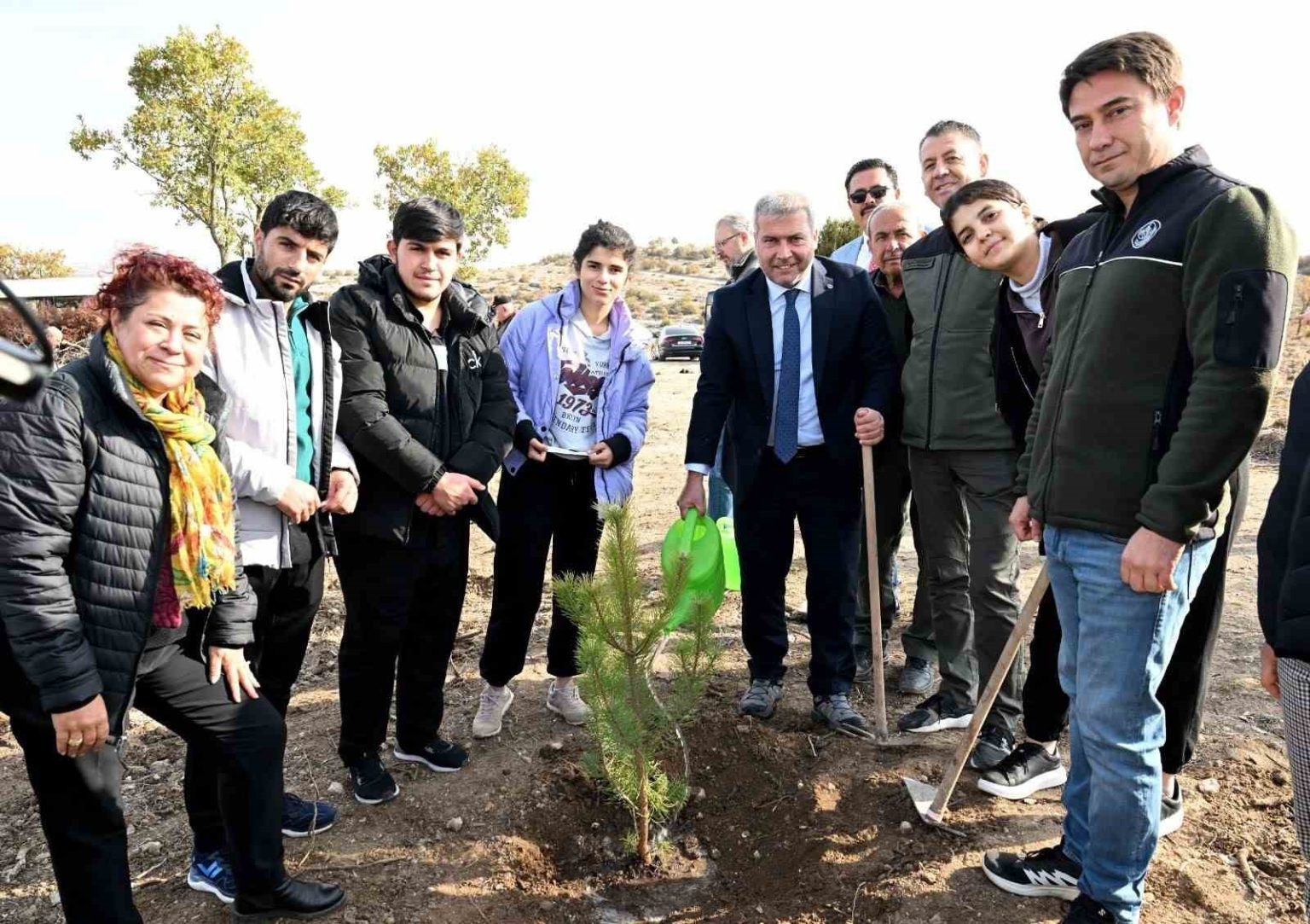 anadolu-universitesi-yunusun-fidanlarini-toprakla-bulusturdu
