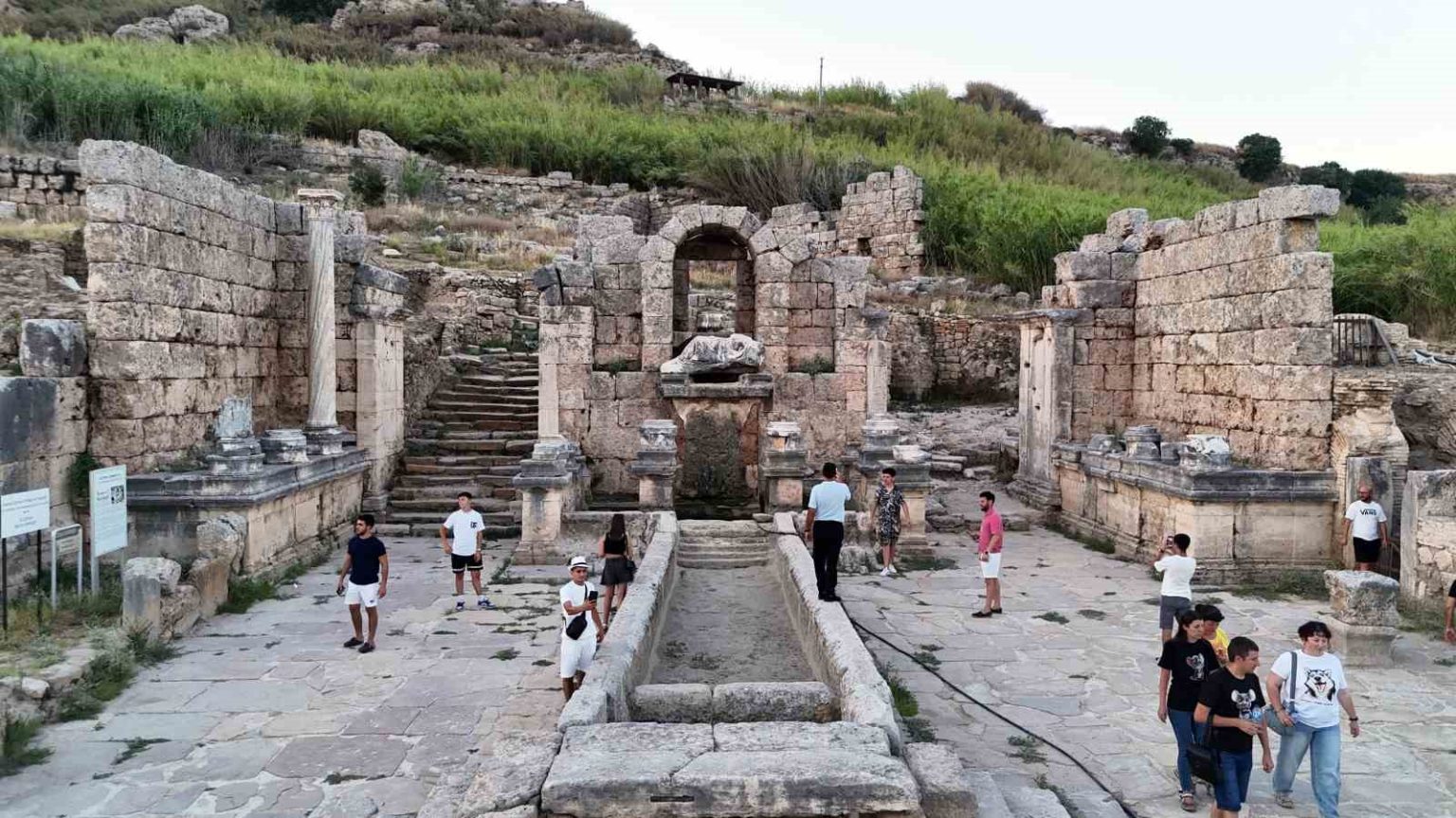 antalya-ekim-ayinda-zirve-yapti-10-ayda-16-milyon-turisti-asti