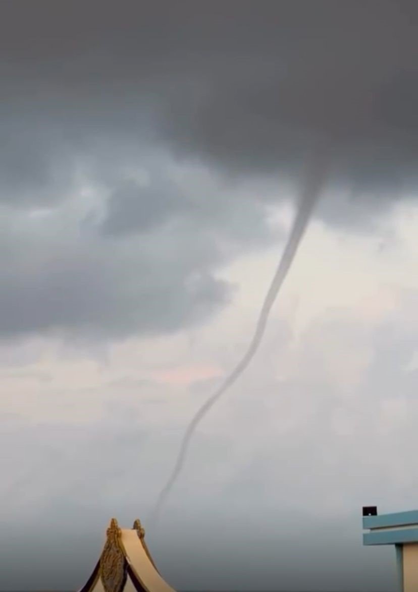 antalyada-olusan-hortum-kameraya-yansidi