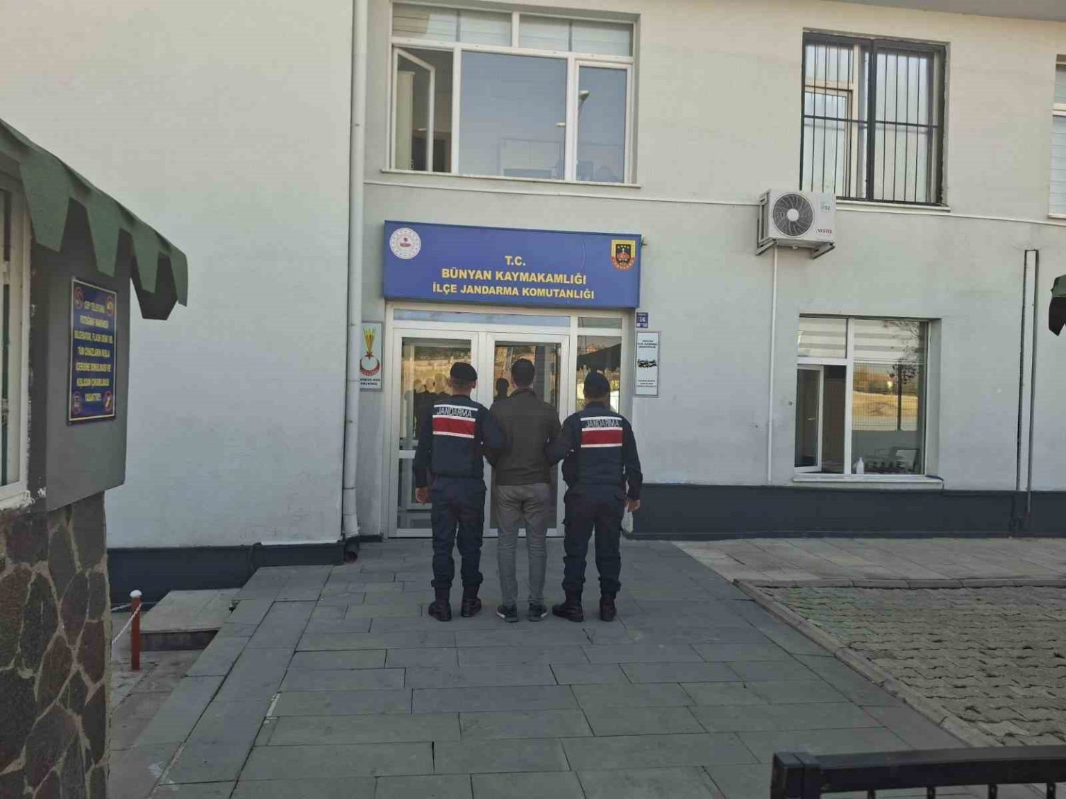 aranmasi-bulunan-feto-uyesi-yakalandi