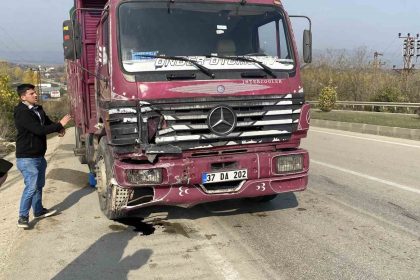 ariza-yapan-otomobile-kamyon-carpti-1-agir-yarali