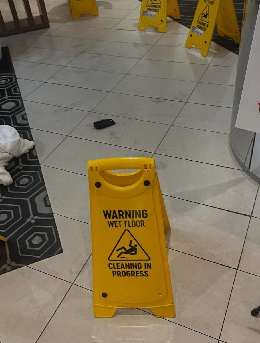 avusturalyada-havalimaninda-cebindeki-bataryasi-patlayan-yolcu-yaralandi