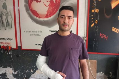 ayirmaya-calistigi-kavga-nedeniyle-3-yasindaki-oglunun-yaninda-saldiriya-ugradi