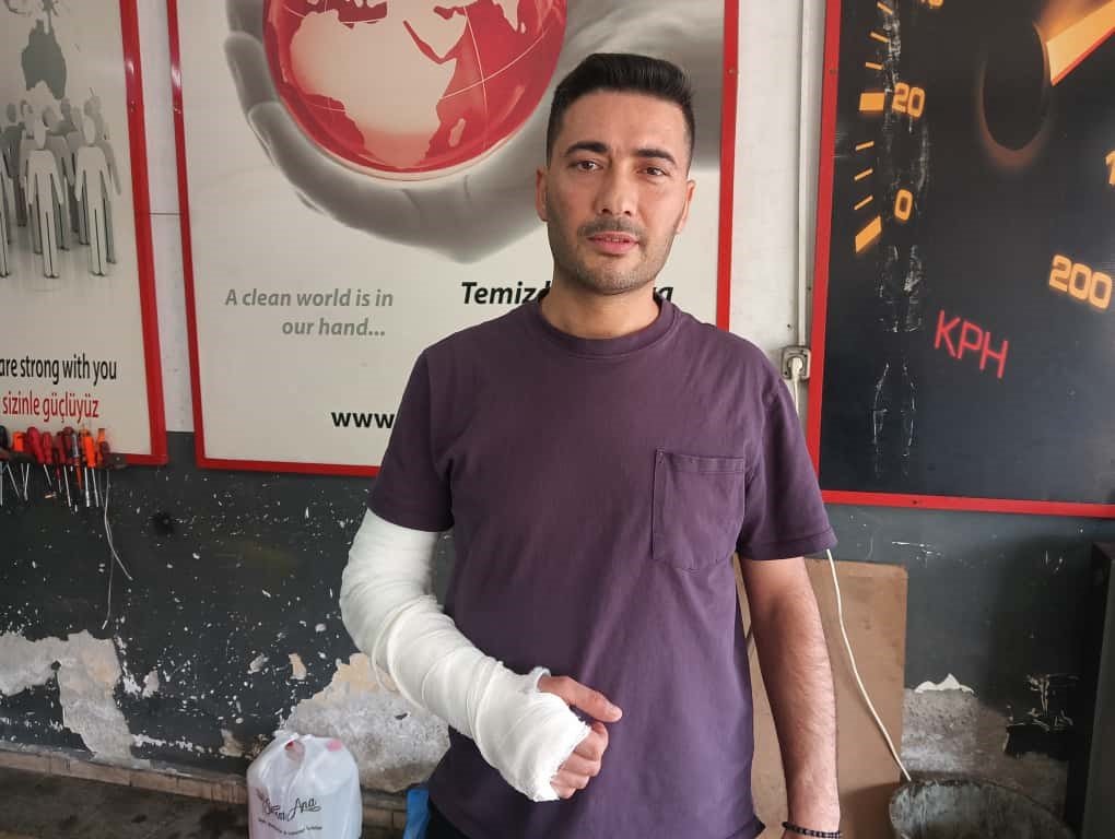 ayirmaya-calistigi-kavga-nedeniyle-3-yasindaki-oglunun-yaninda-saldiriya-ugradi