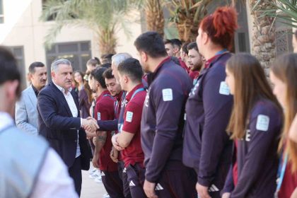 bakan-bak-suudi-arabistanda-milli-sporcularla-bir-araya-geldi