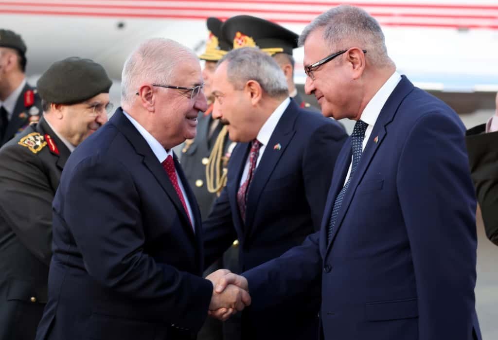 bakan-guler-2-karabag-savasi-zafer-kutlamalarina-katilmak-uzere-azerbaycana-geldi